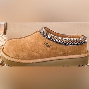 Women’s tasman uggs size 9